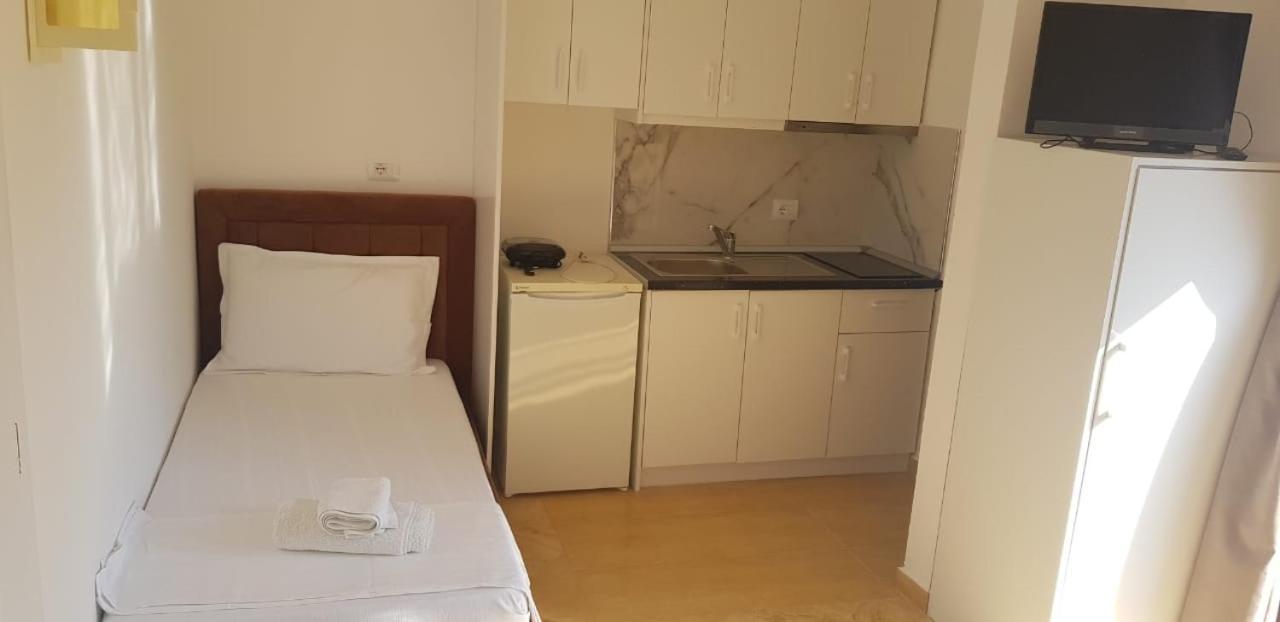 Apartments Villa Dovinefa Ksamil Esterno foto
